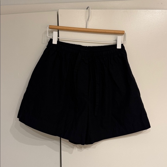 NEW COS 100% Cotton Drawstring Pull On Shorts in Black, size 2 - Picture 3 of 8